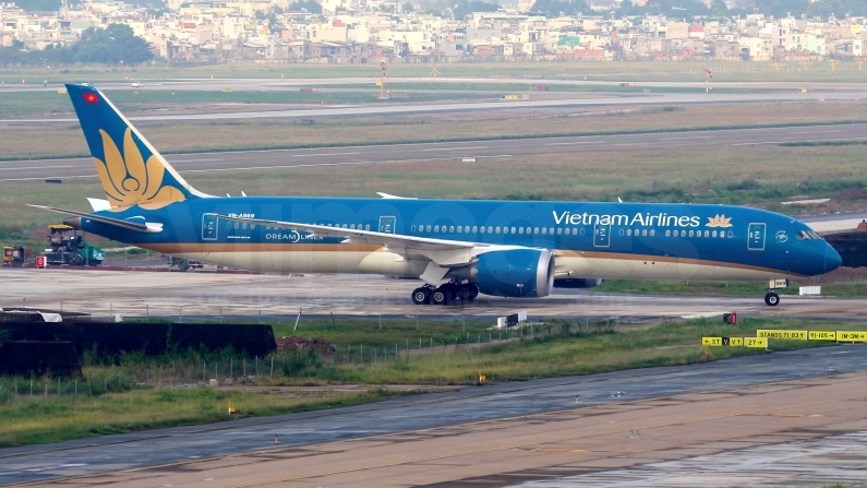 Vietnam Airlines Boeing 787-9 Dreamliner VN-A869