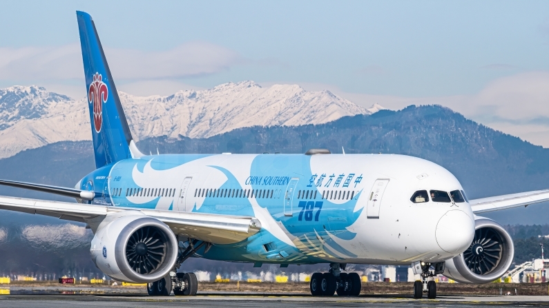 China Southern Airlines Boeing 787-9 Dreamliner B-1169