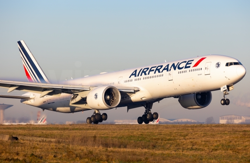 Air France Boeing 777-328(ER) F-GZNG