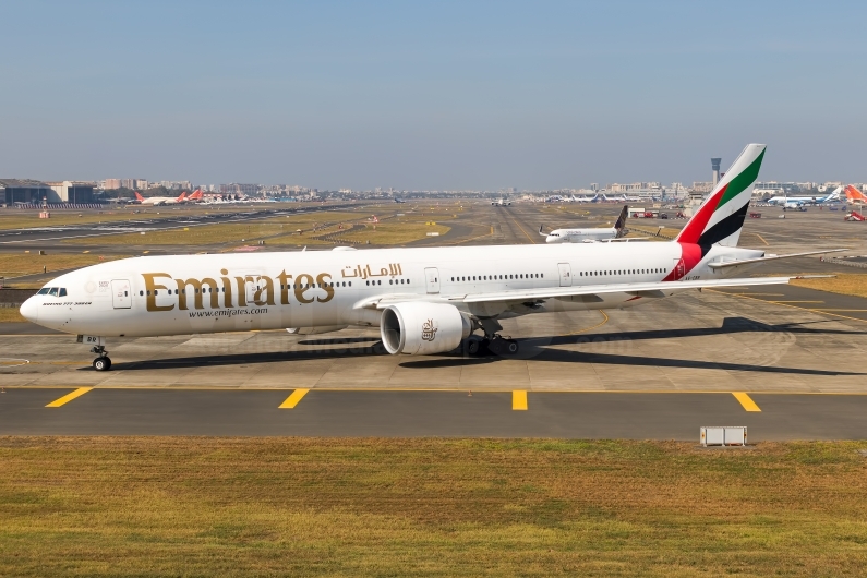 Emirates Boeing 777-31H(ER) A6-EBR