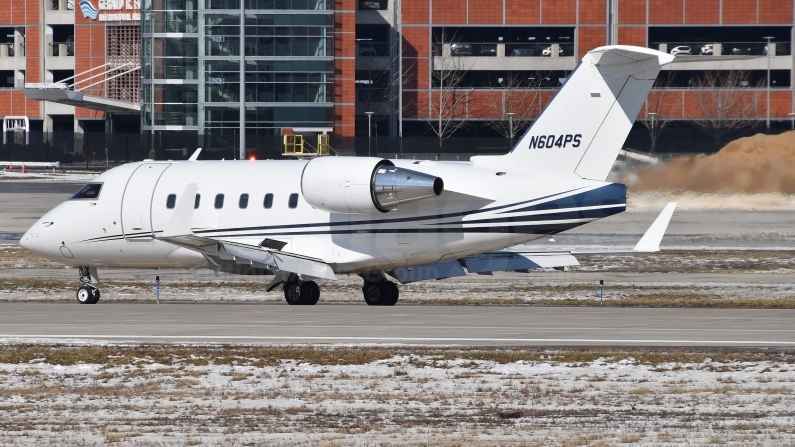 Delta Private Jets Bombardier CL-600-1A11 Challenger 600 N604PS