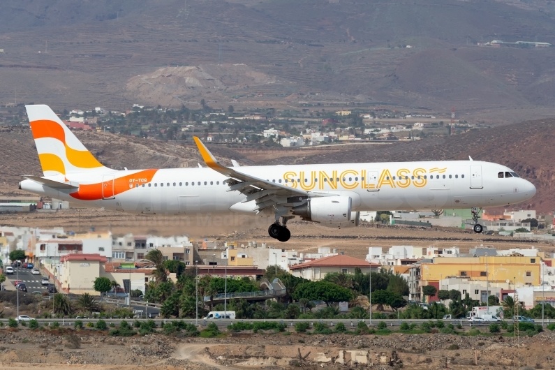 Sunclass Airlines Airbus A321-211(WL) OY-TCG