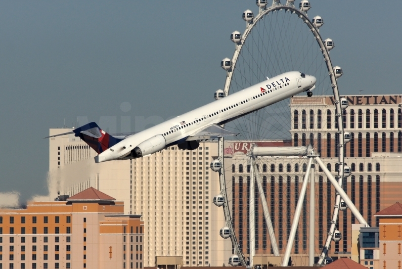 Delta Air Lines McDonnell Douglas MD-90-30 N908DA