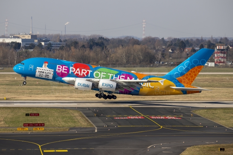 Emirates Airbus A380-861 A6-EES