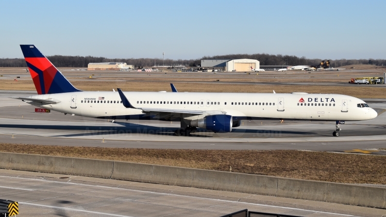 Delta Air Lines Boeing 757-351(WL) N586NW