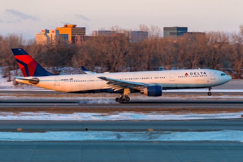 Delta Air Lines Airbus A330-323 N818NW