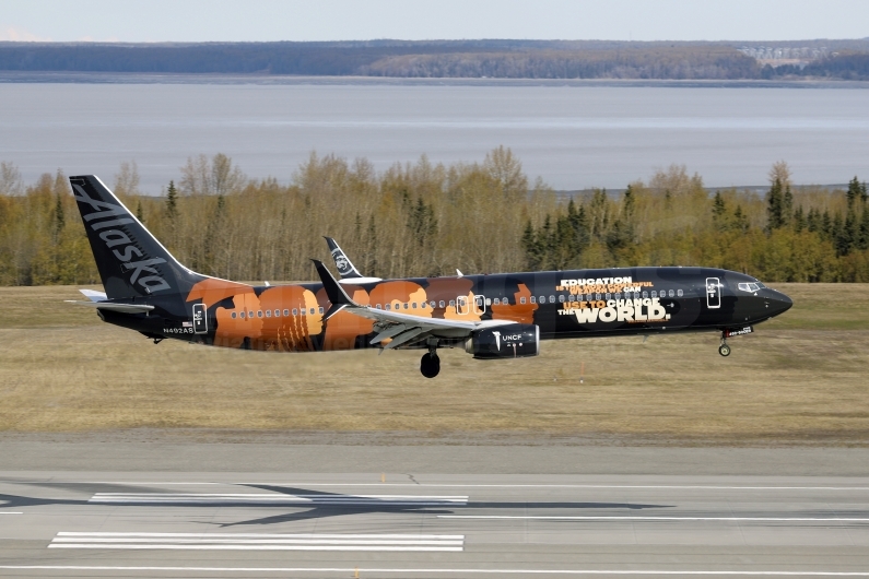 Alaska Airlines Boeing 737-990ER(WL) N492AS