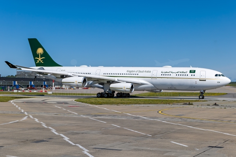 Saudi Arabian Government Airbus A340-213 HZ-124