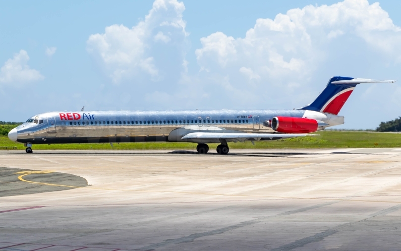 Red Air McDonnell Douglas MD-82 (DC-9-82) HI1064