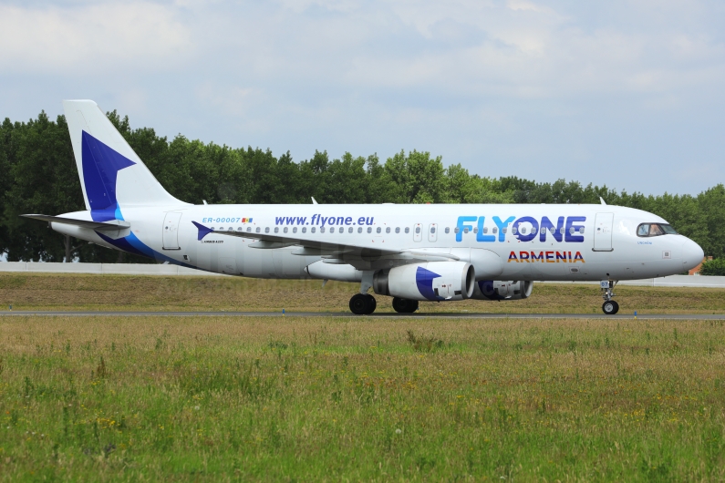 FLYONE Airbus A320-232 ER-00007