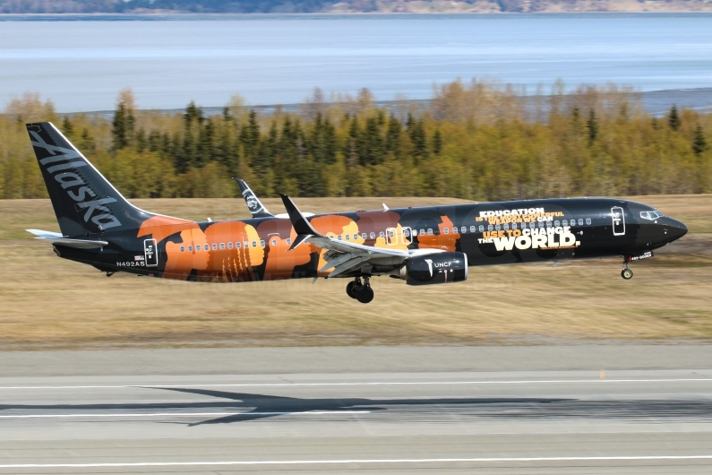 Alaska Airlines Boeing 737-990ER(WL) N492AS