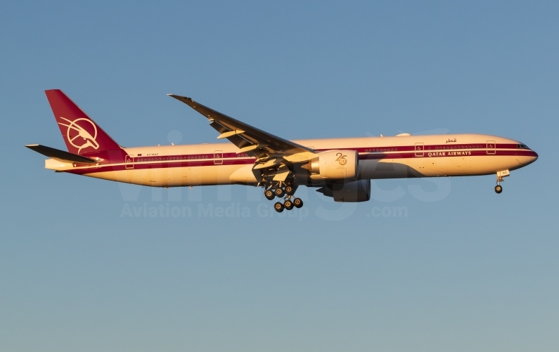 Qatar Airways Boeing 777-3DZ(ER) A7-BAC