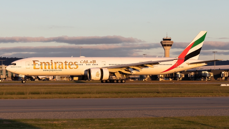 Emirates Boeing 777-31H(ER) A6-EBQ