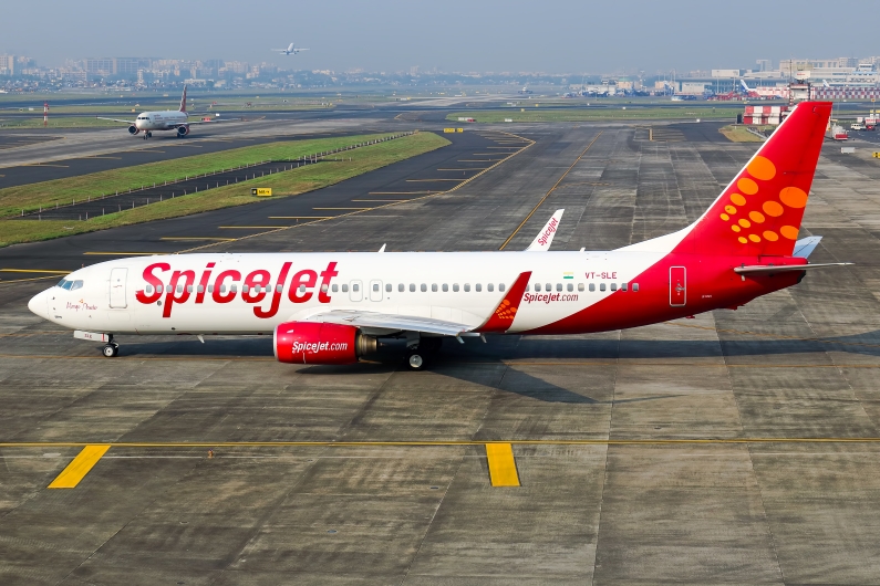 SpiceJet Boeing 737-86N(WL) VT-SLE