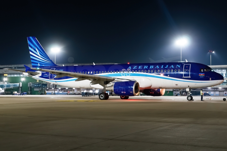 AZAL Azerbaijan Airlines Airbus A320-214 4K-AZ83