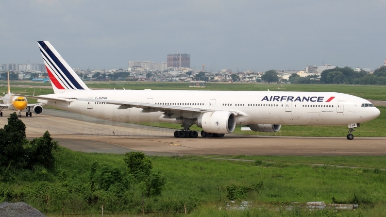 Air France Boeing 777-328(ER) F-GZNR