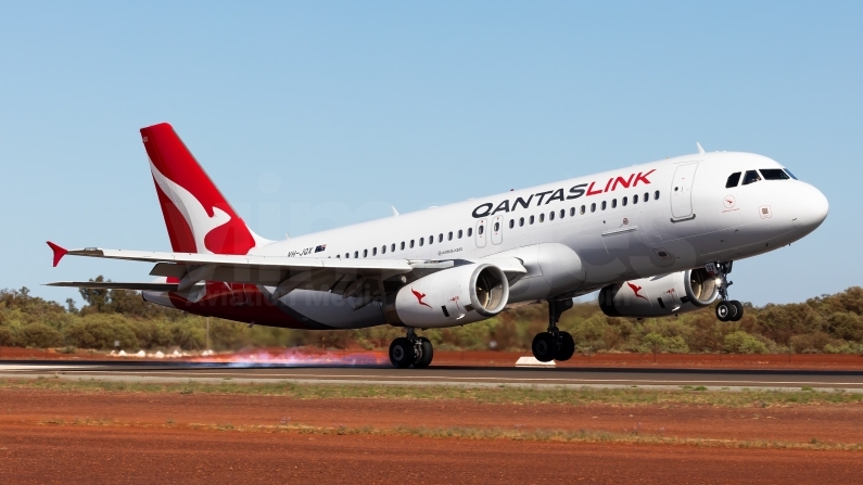 QantasLink Airbus A320-232 VH-JQX