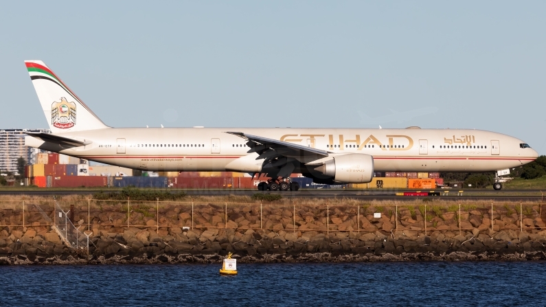 Etihad Airways Boeing 777-3FX(ER) A6-ETP