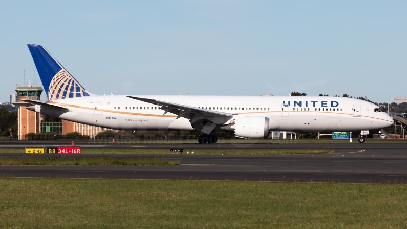 United Airlines Boeing 787-9 Dreamliner N13954