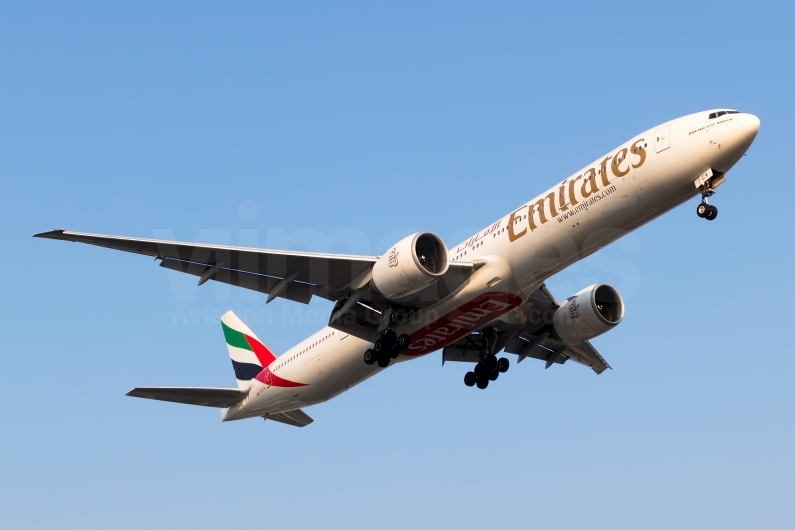 Emirates Boeing 777-31H(ER) A6-ECV