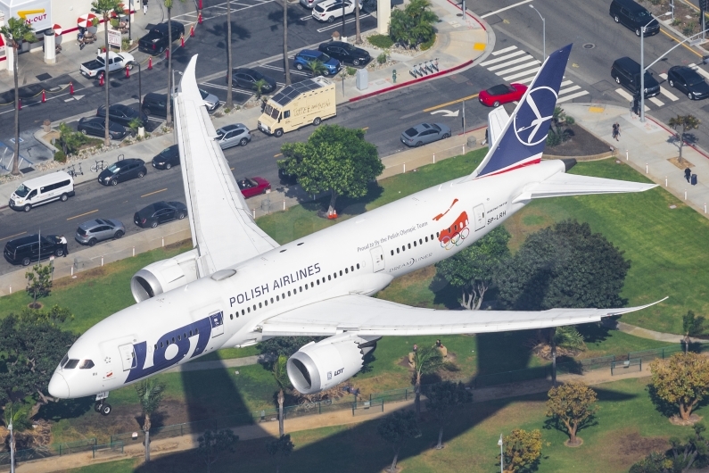 LOT - Polish Airlines Boeing 787-8 Dreamliner SP-LRH