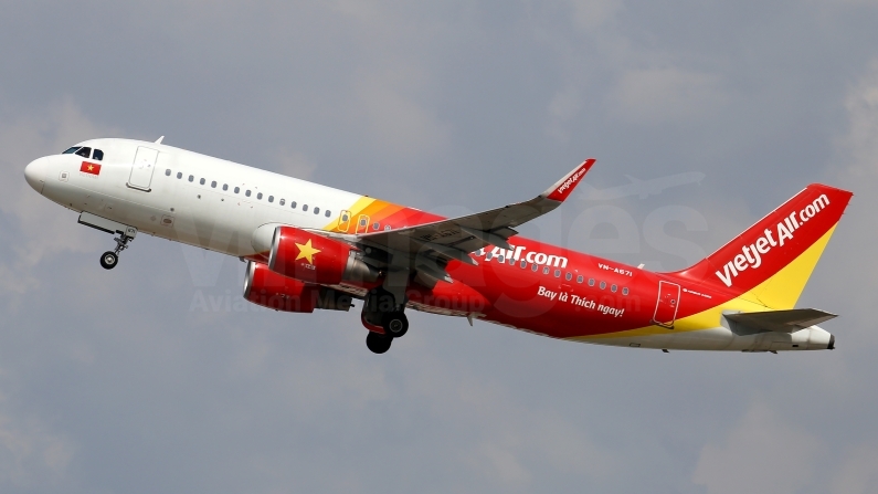 VietJetAir Airbus A320-214(WL) VN-A671