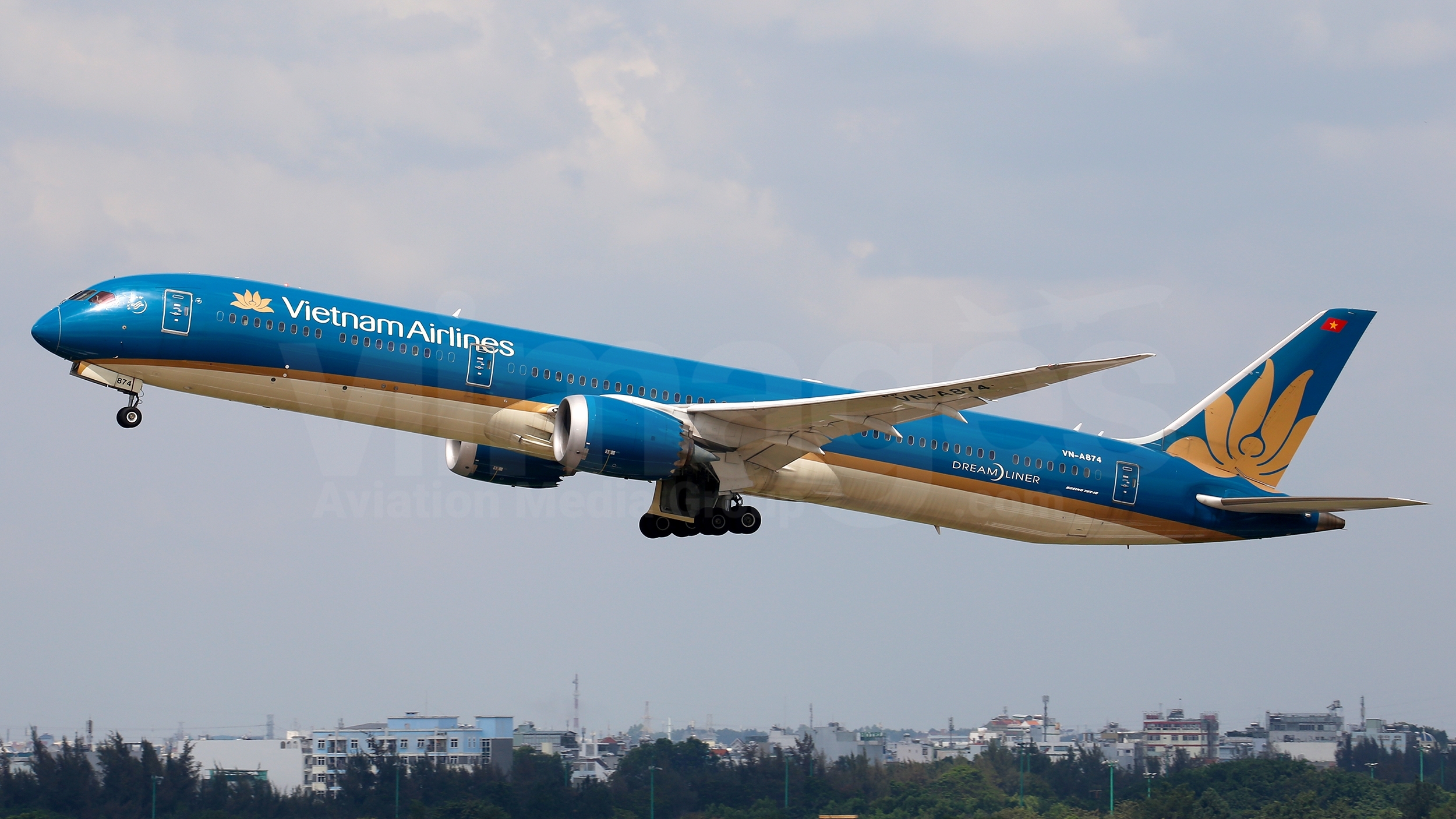 Vietnam Airlines Boeing 787-10 Dreamliner VN-A874 – v1images Aviation Media