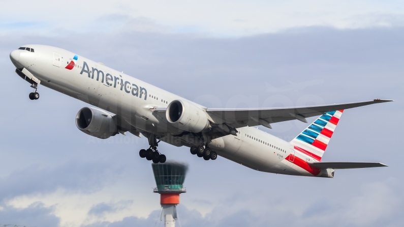 American Airlines Boeing 777-323(ER) N729AN