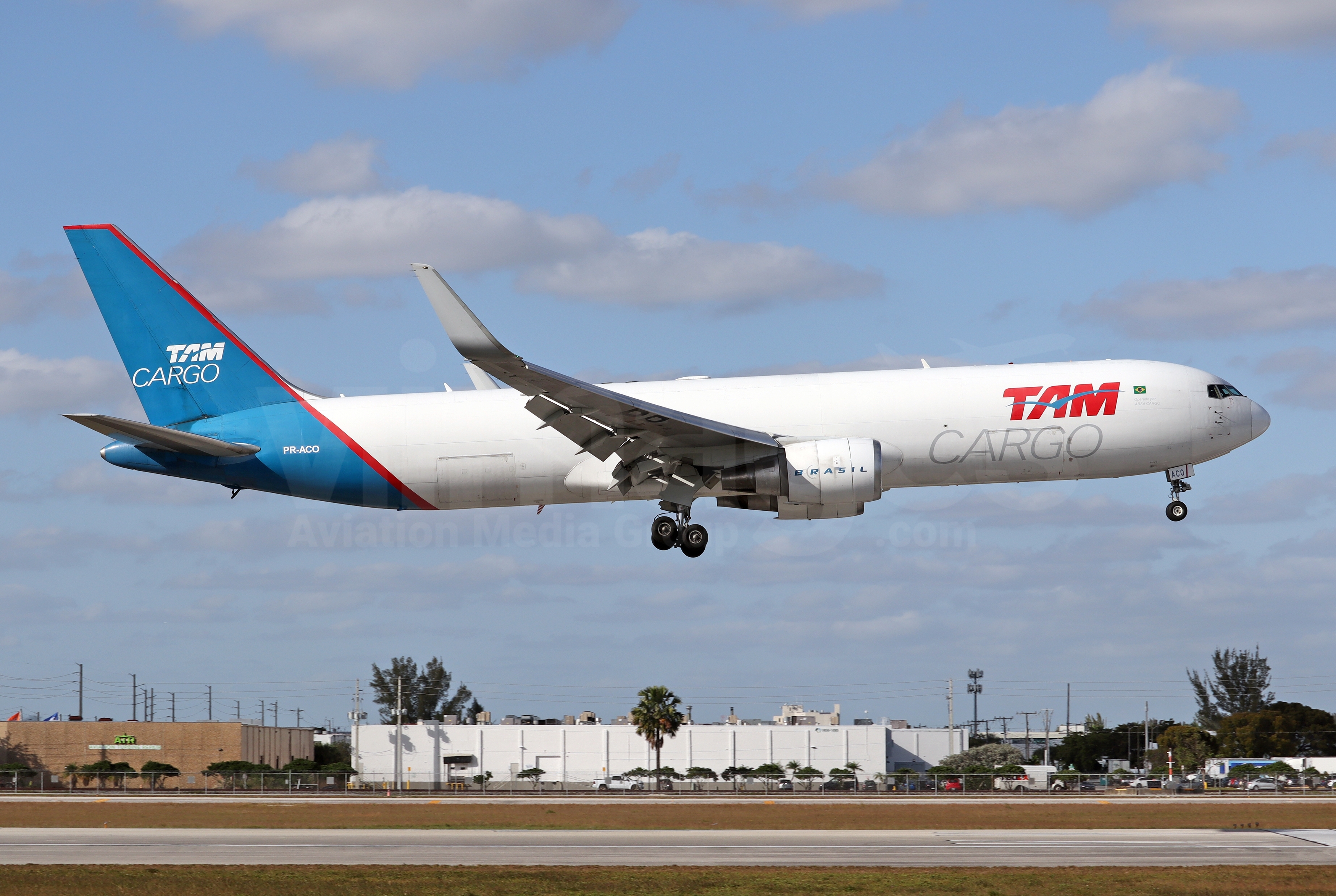 LATAM Cargo Brasil Boeing 767-346F(WL) PR-ACO – v1images Aviation