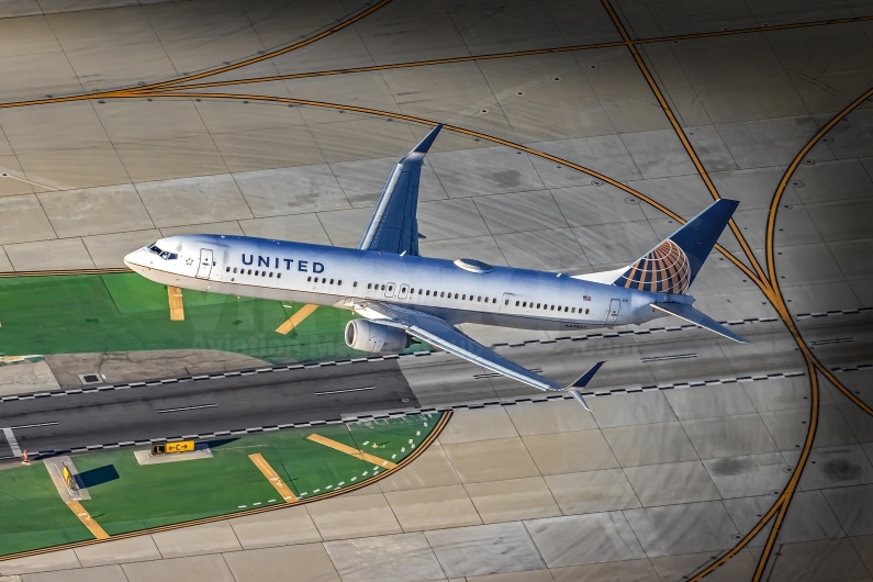 United Airlines Boeing 737-924ER(WL) N69835