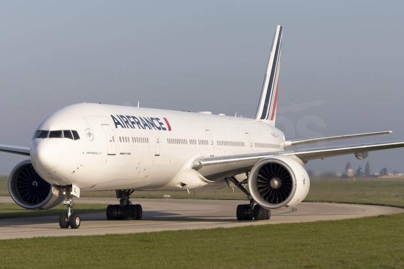 Air France Boeing 777-328(ER) F-GSQL