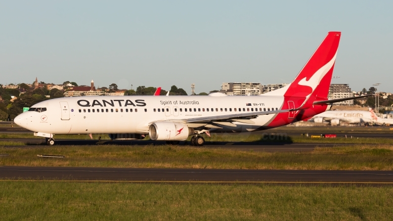 Qantas Boeing 737-838(WL) VH-VYI