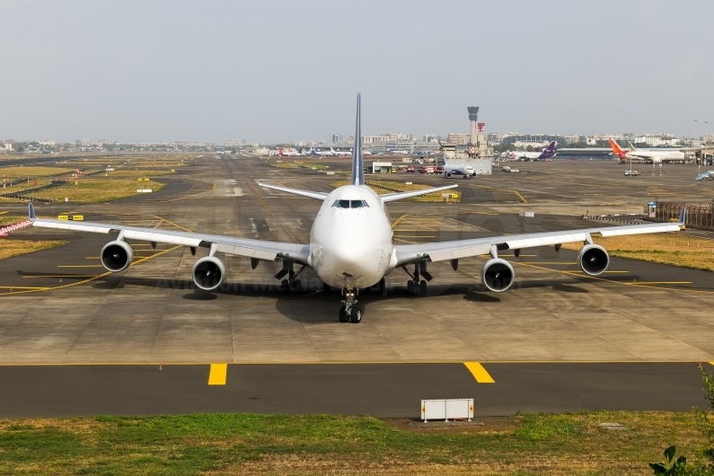 Singapore Airlines Boeing 747-412F 9V-SFQ