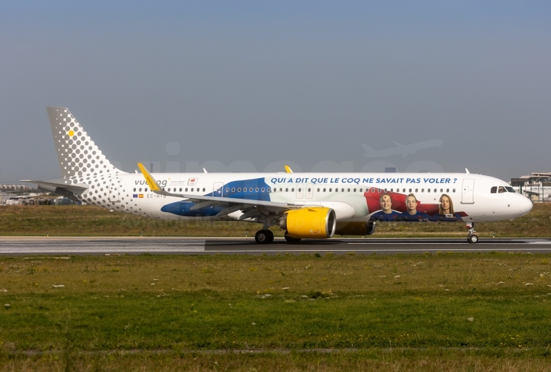 Vueling Airbus A321-271NX EC-NYD