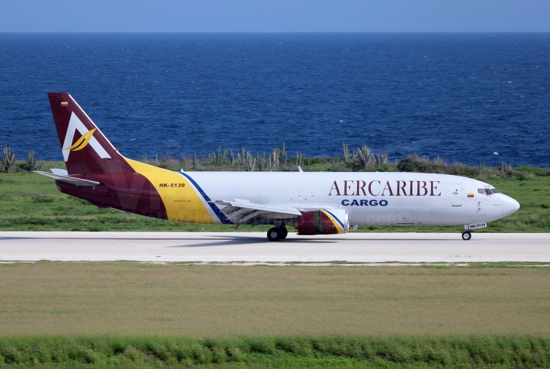 AerCaribe Boeing 737-476(SF) HK-5139