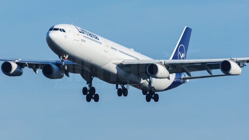 Lufthansa Airbus A340-313X D-AIGU