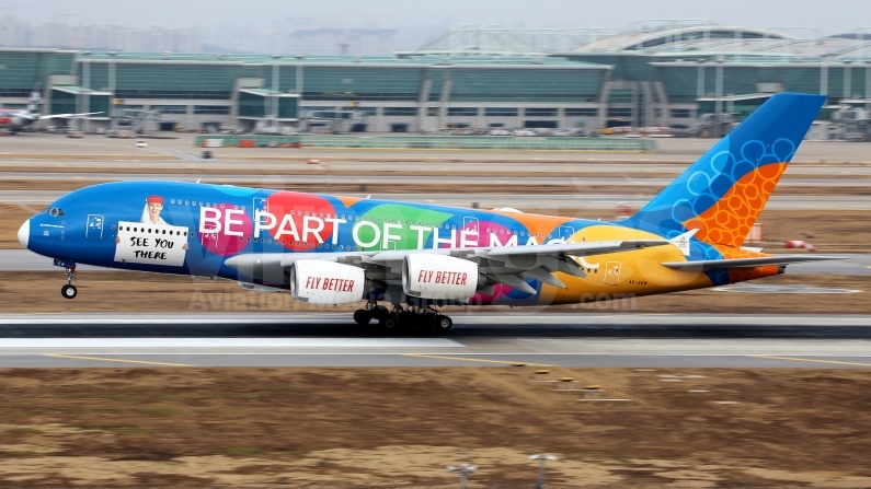 Emirates Airbus A380-861 A6-EEW