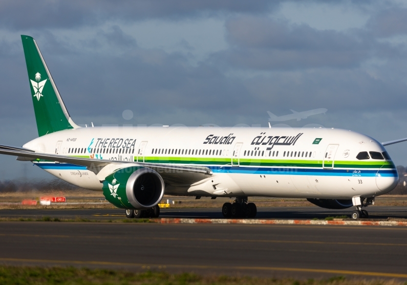 Saudi Arabian Airlines Boeing 787-10 Dreamliner HZ-AR33