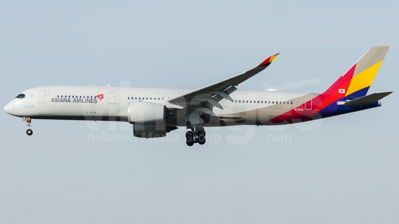 Asiana Airlines Airbus A350-941 HL7579