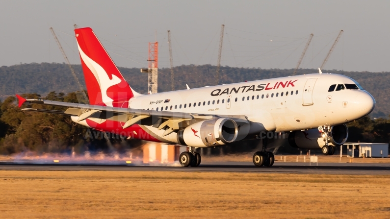 QantasLink Airbus A319-132 VH-8NP