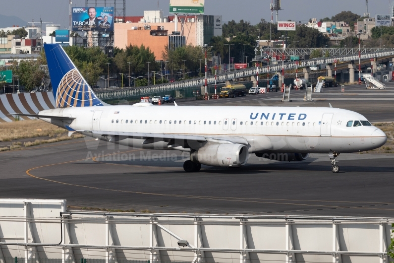 United Airlines Airbus A320-232 N445UA