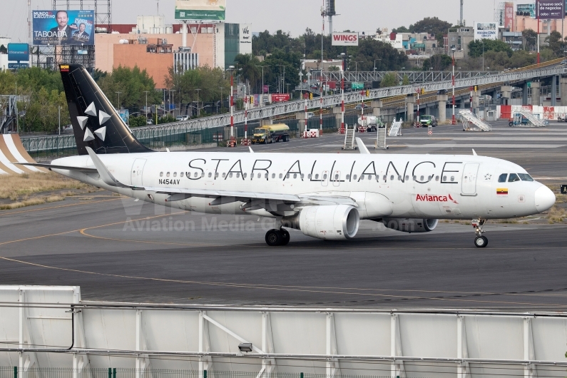 Avianca Airbus A320-214(WL) N454AV