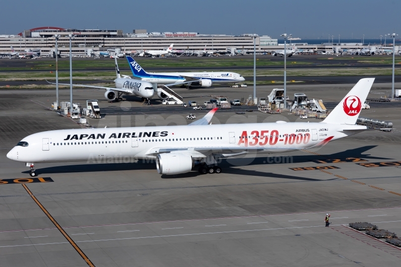 Japan Airlines Airbus A350-1041 JA01WJ