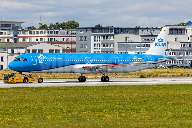 KLM Royal Dutch Airlines Airbus A321-252NX D-AXXQ / PH-AXA