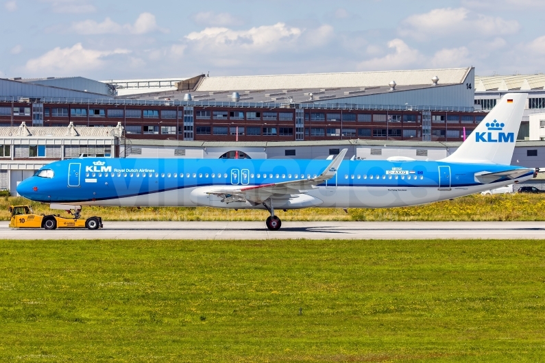 KLM Royal Dutch Airlines Airbus A321-252NX D-AXXQ / PH-AXA