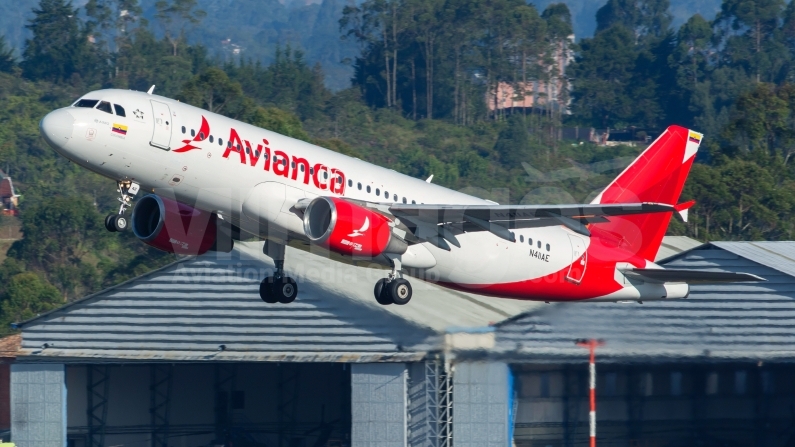 Avianca Airbus A320-214 N411AE