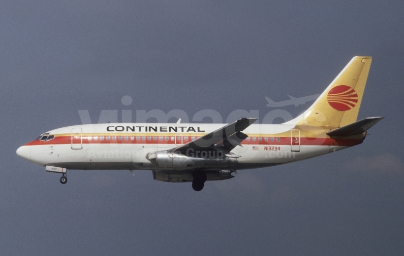 Continental Airlines Boeing 737-217 N13234