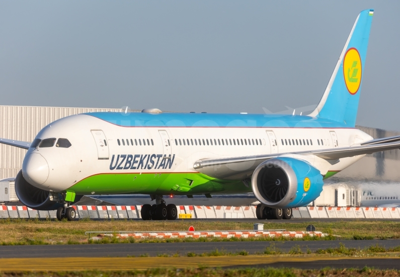 Uzbekistan Airways Boeing 787-8 Dreamliner UK78705