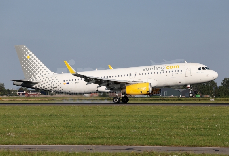 Vueling Airbus A320-232(WL) EC-MKN