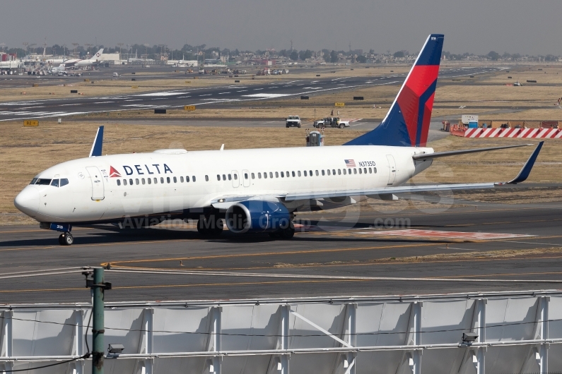 Delta Air Lines Boeing 737-832(WL) N3735D